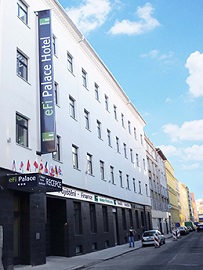 eFi Palace - pohled z ulice